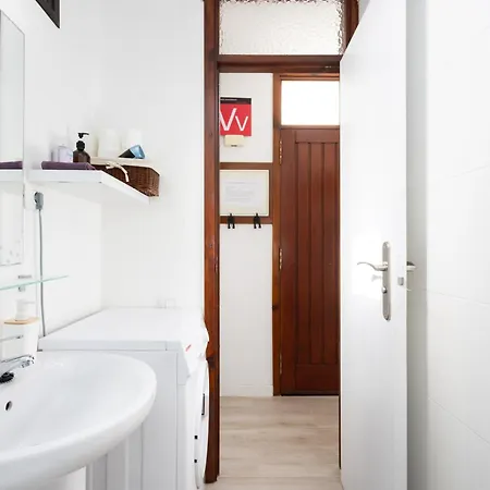 Amazing 2 Bedrooms By The Sea, Lejlighed *