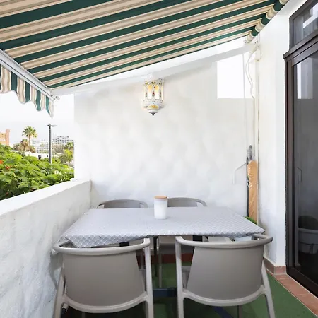 Amazing 2 Bedrooms By The Sea, Lejlighed *